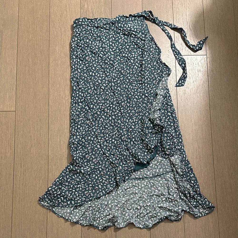 Abercrombie & Fitch Green, Navy and White Floral High Low Wrap Skirt
